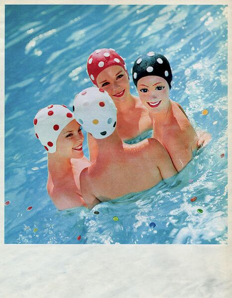 File:Pool-mannequins 01.jpg